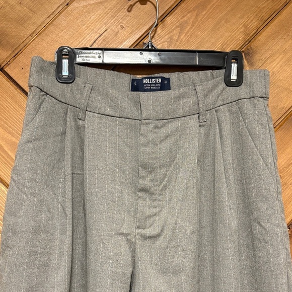 Hollister Ultra High Rise Livvy Wide Leg Grey Pinstripe Pants Large - Picture 2 of 5